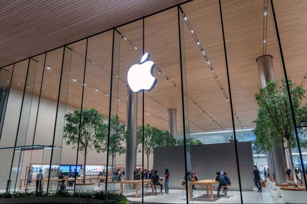Apple hace historia al superar los 3 billones de dólares en valor de ...