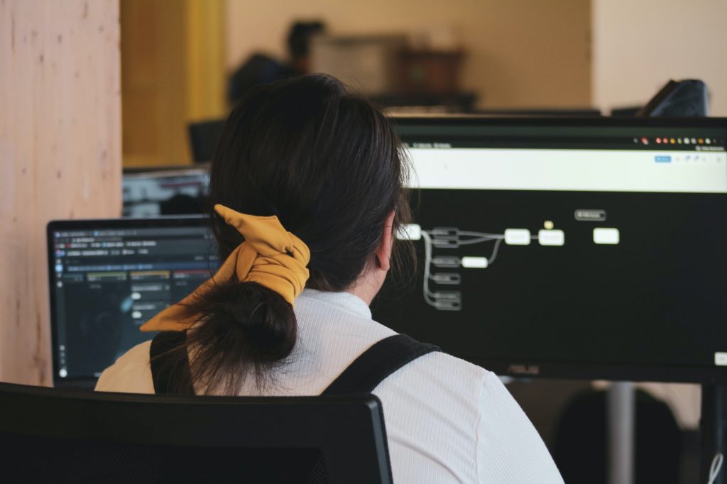 Especialización, inglés y portafolio: el nuevo filtro del talento tecnológico | Imagen: Depositphotos.com