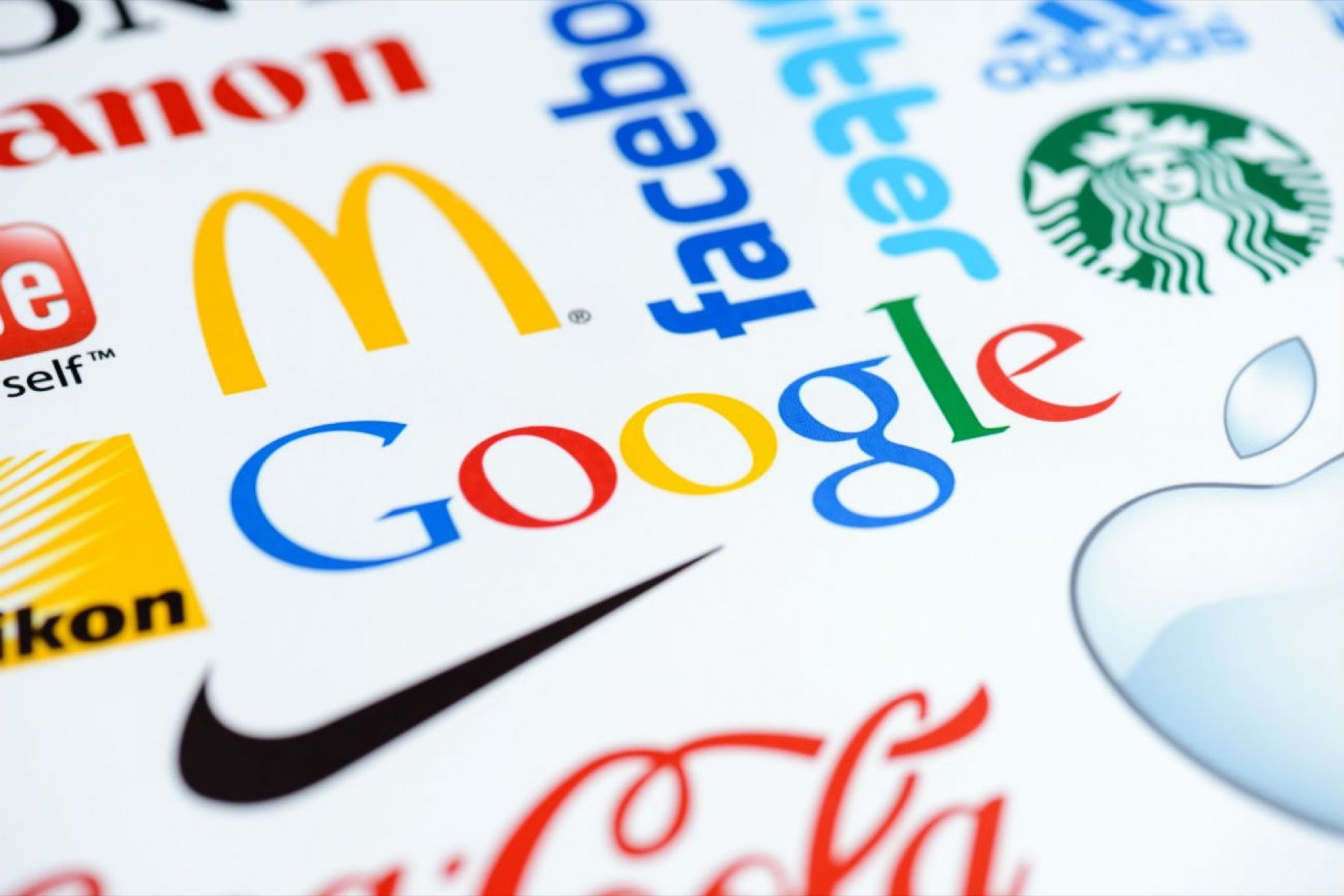 Cómo crear una identidad visual memorable para tu tienda en línea