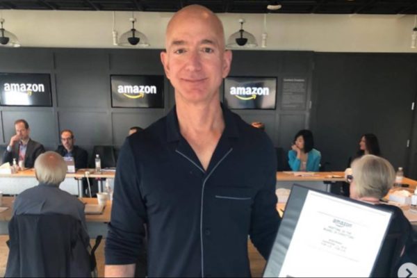 Jeff Bezos asegura que la IA provocará escasez de trabajadores, no desempleo masivo
