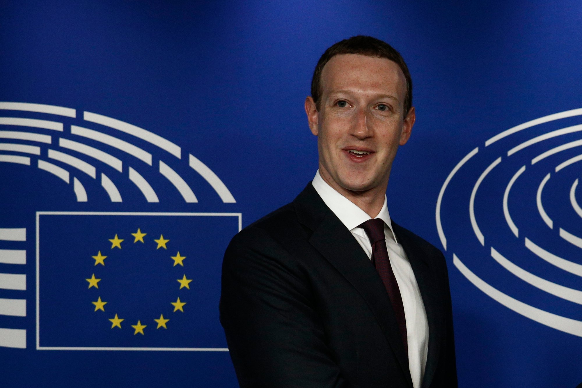 Facebook deberá cambiar sus sistemas de intercambio de datos para poder operar en Europa.