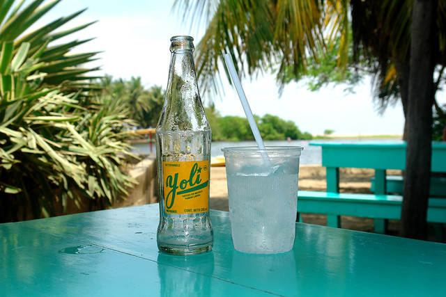 Te contamos la historia del refresco de limón favorito en México, la Yoli. ¿Qué recuerdos llegan a tu mente con su refrescante sabor?