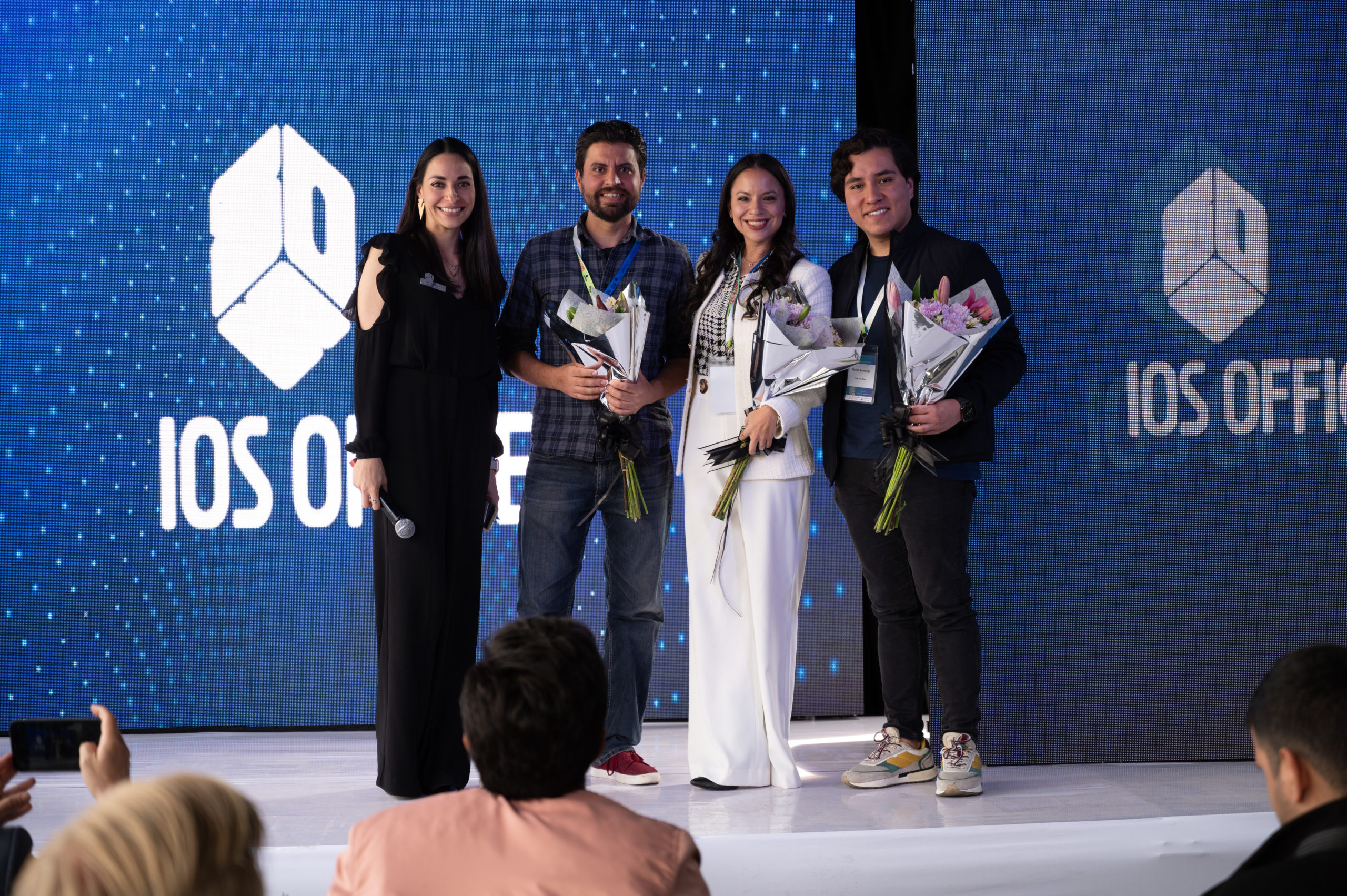 Ganadores de "Un Espacio para México", el concurso de emprendedores de IOS Offices.