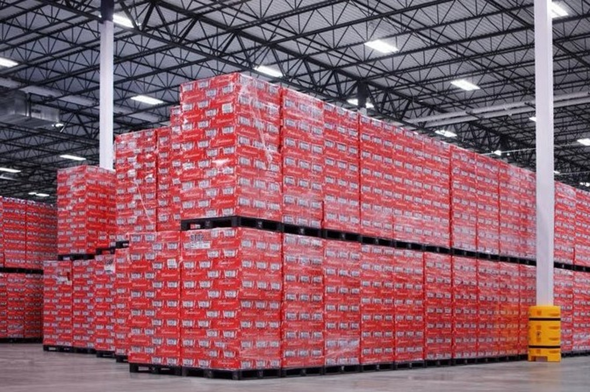 Budweiser se quedó con cientos de cajas de cerveza.