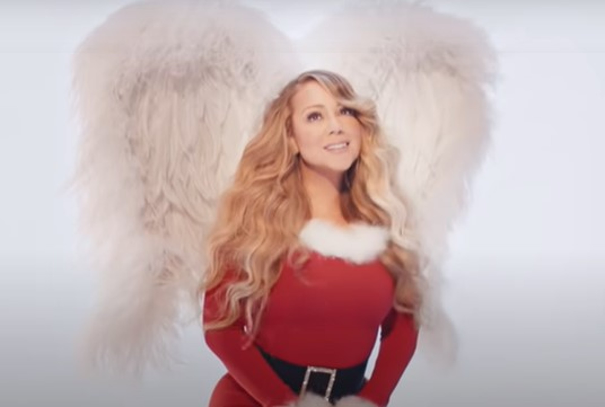 Mariah Carey en el video de "All I Want for Christmas Is You".