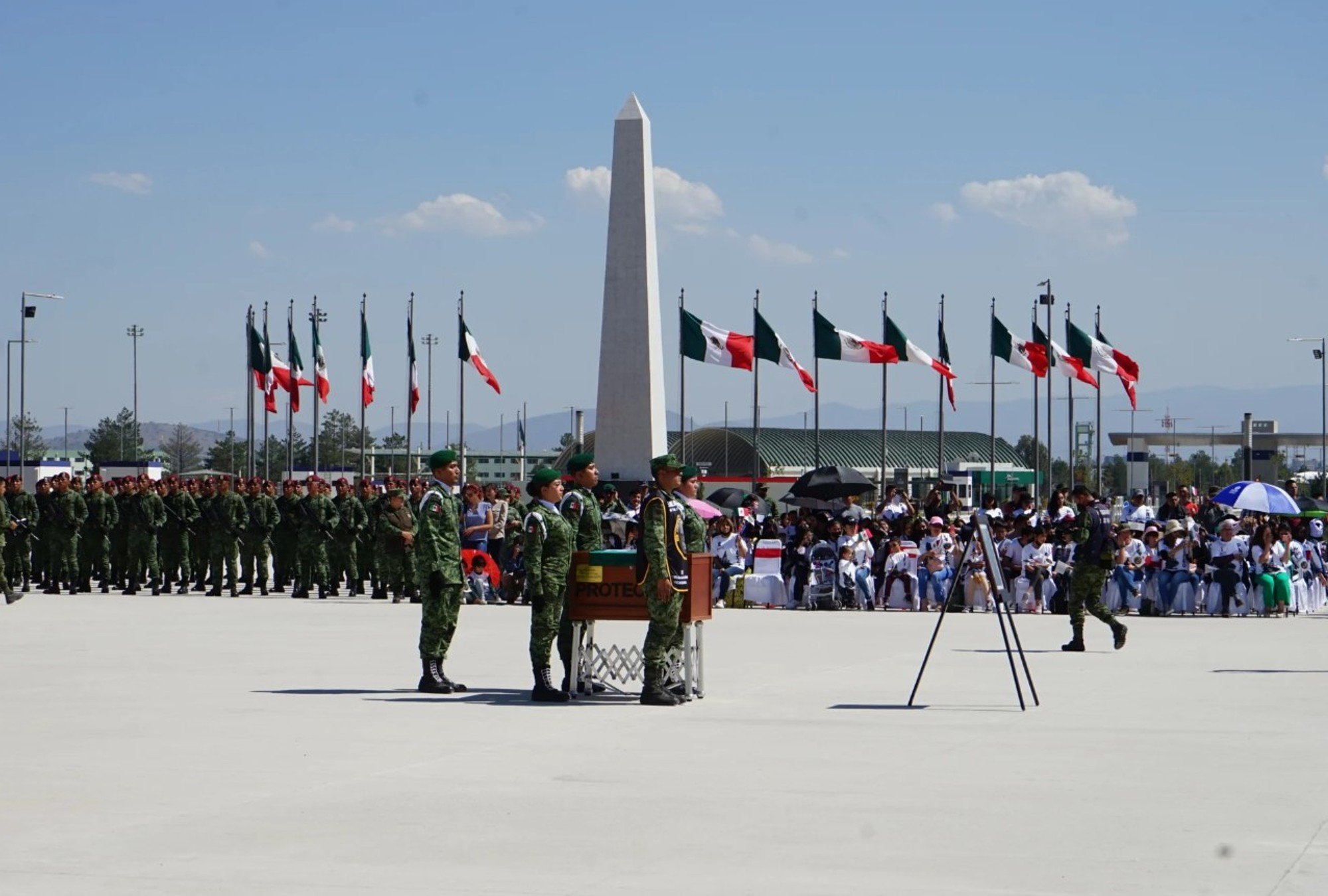 El cuerpo de Proteo fue custodiado por elementos del Ejército Mexicano.