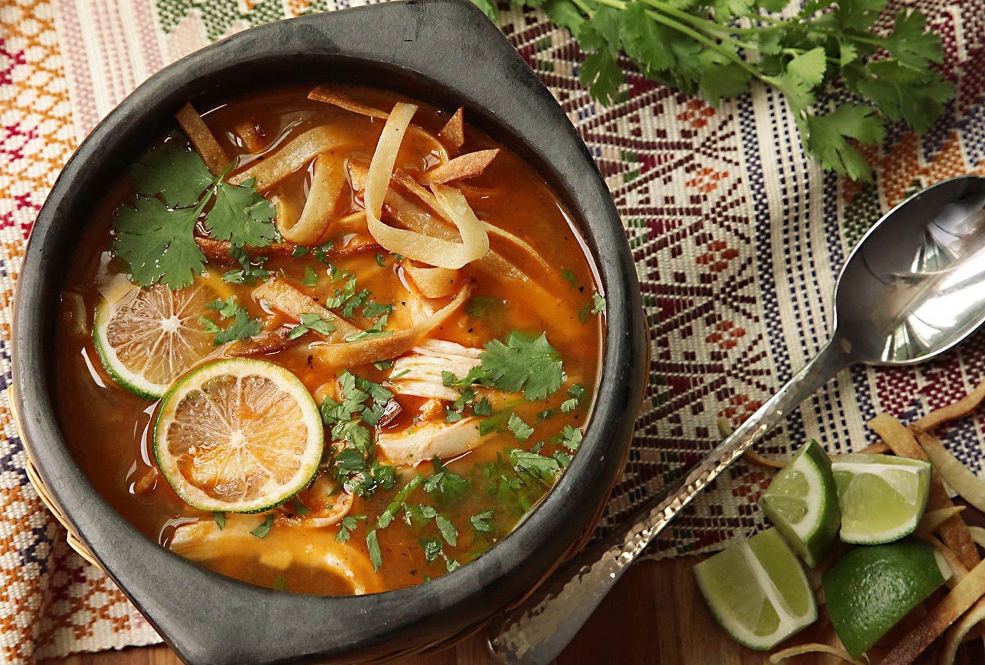 La sopa de lima, oriunda de Yucatán, ha sido considerada entre las mejores sopas del mundo.