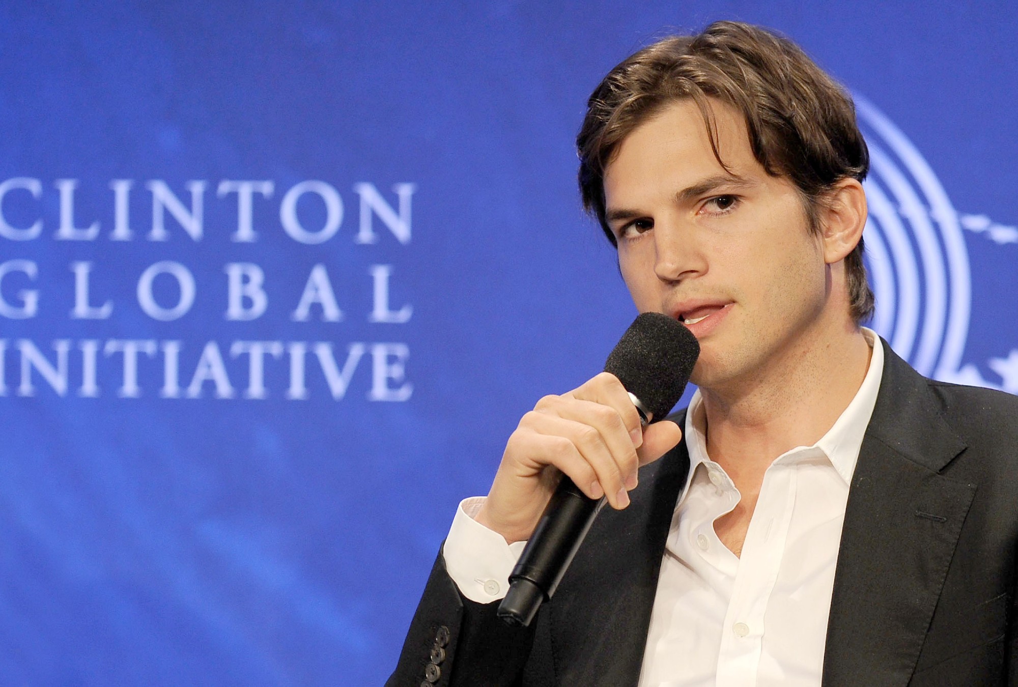 Ashton Kutcher lanzó un fondo de inversión en inteligencia artificial.