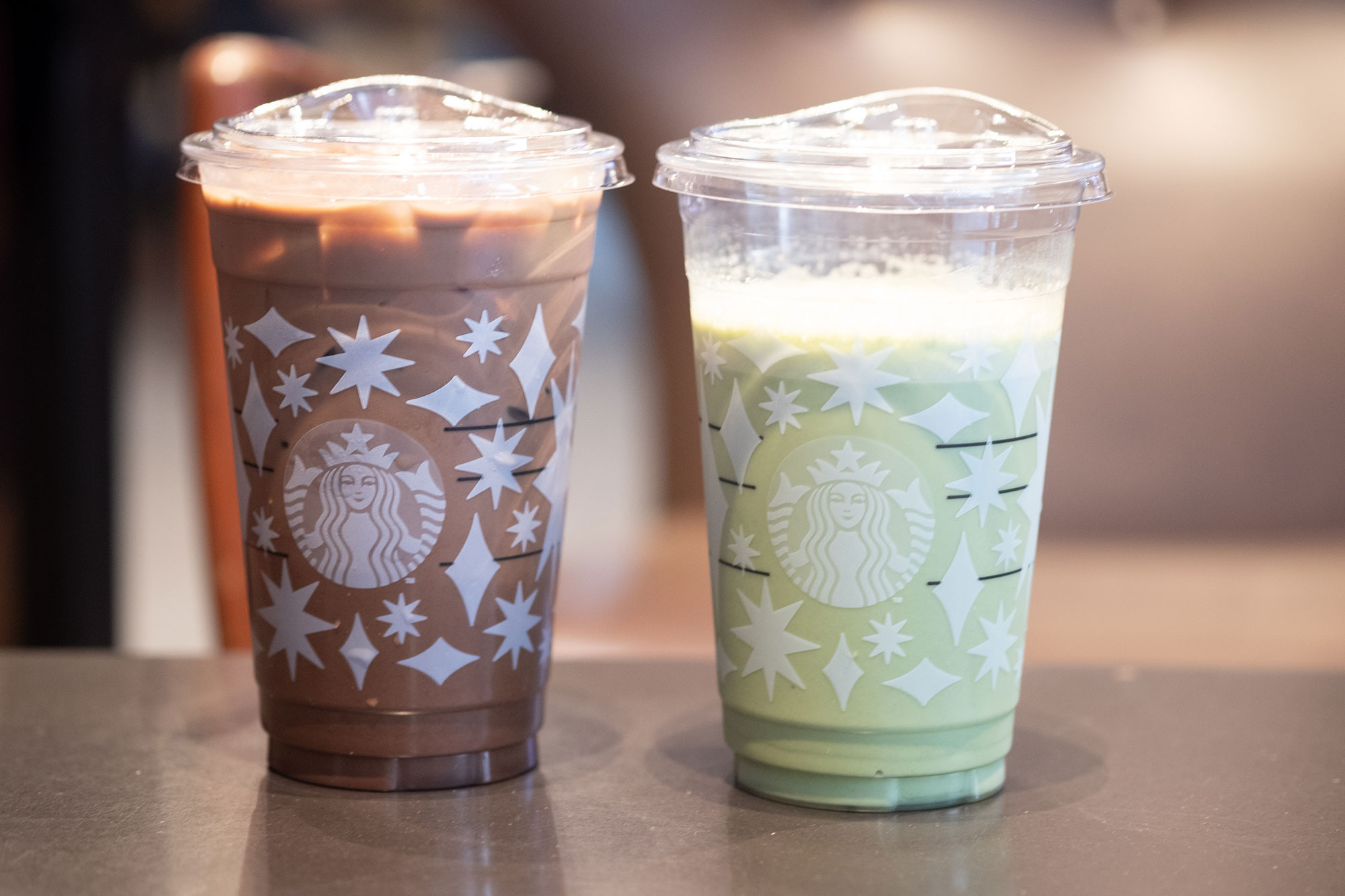 Starbucks lanza nuevo tipo de hielo para las bebidas frías y a algunos clientes no les agrada la idea