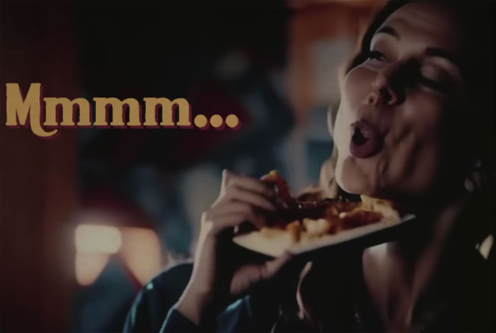 El comercial de pizza creado con IA que da asco (VIDEO)