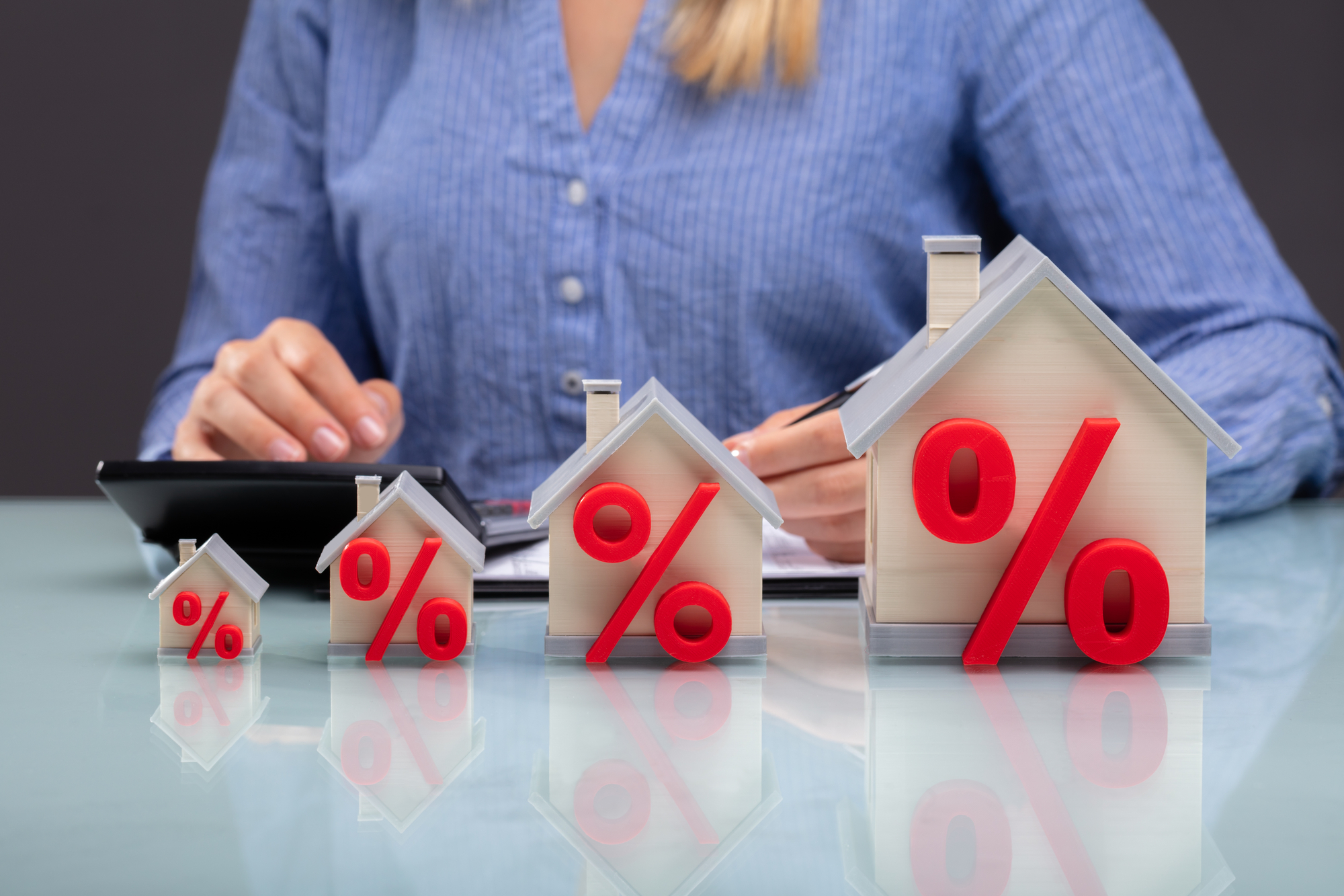 Revisa que el número de mensualidades a pagar coincida con el plazo de tu crédito hipotecario.
