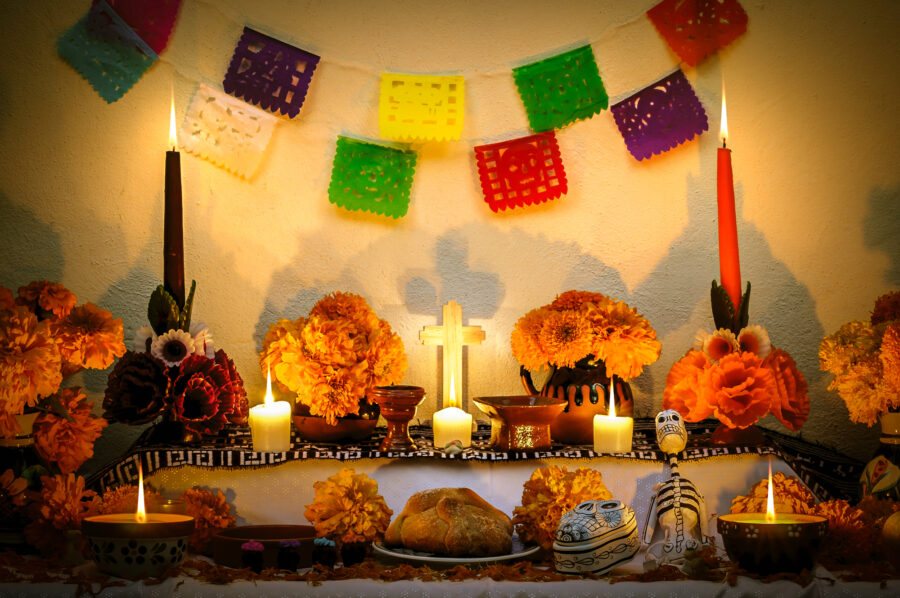 Altar de muertos - Figure 1