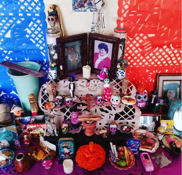 Puedes agregar elementos para tus mascotas en tu altar de muertos / Imagen; March Violante
