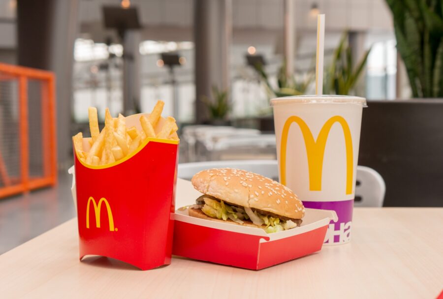 McDonald's realizará más de 50 cambios en sus hamburguesas.