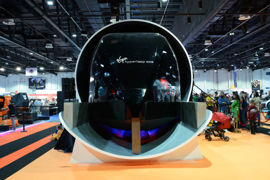 Un prototipo del Hyperloop One en el Salón del Automóvil de Dubái 2019 / Imagen: Depositphotos.com