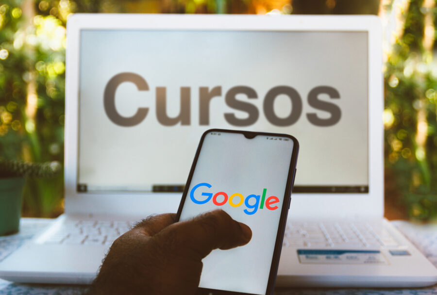Google lanza cursos certificados gratis: aprende ciberseguridad y UX desde casa