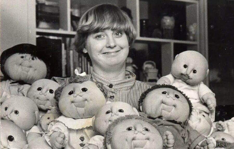 Martha Nelson Thomas y sus muñecas / Imagen: Eightieskids.com