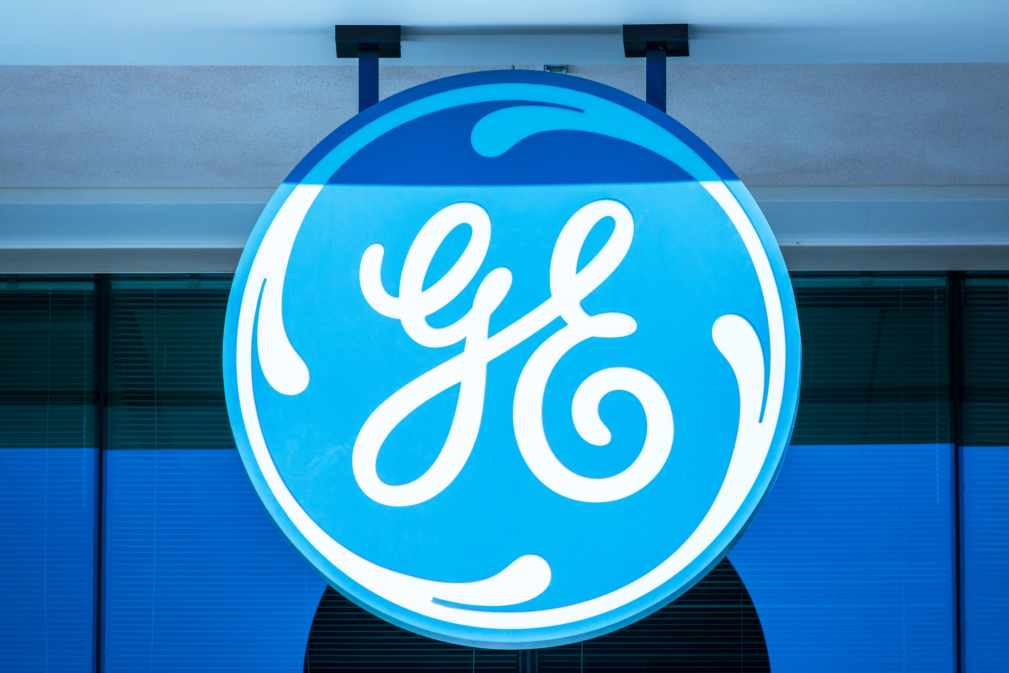General Electric se disolvió en 3 empresas.