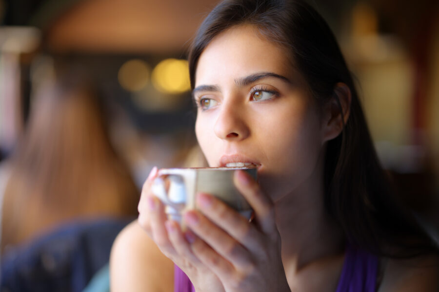 La Profeco evaluó parámetros como humedad, pH, cafeína y presencia de almidón en distintas marcas de café soluble | Imagen: Depositphotos.com
