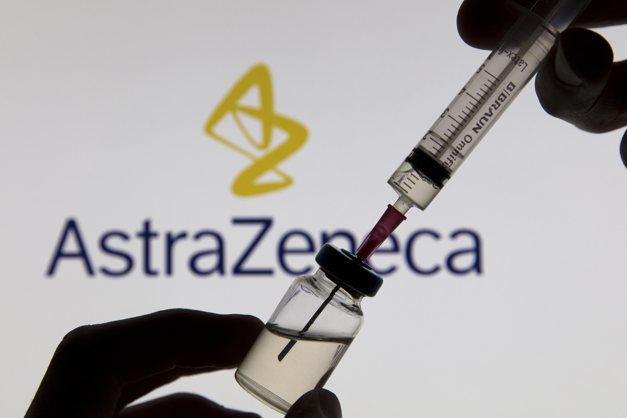 La decisión de AstraZeneca de retirar su vacuna ha generado preocupaciones.