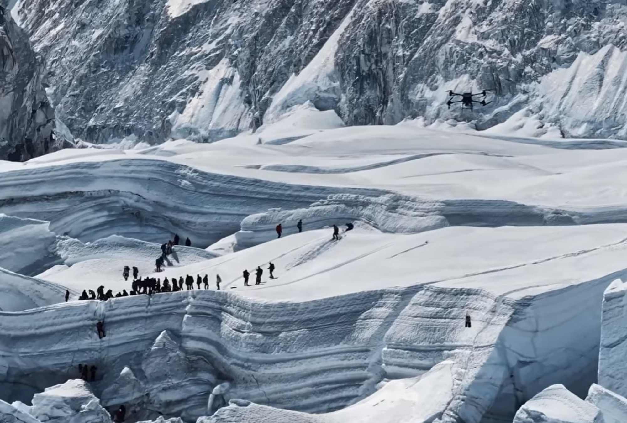 Este dron podría ayudar a limpiar el Everest.