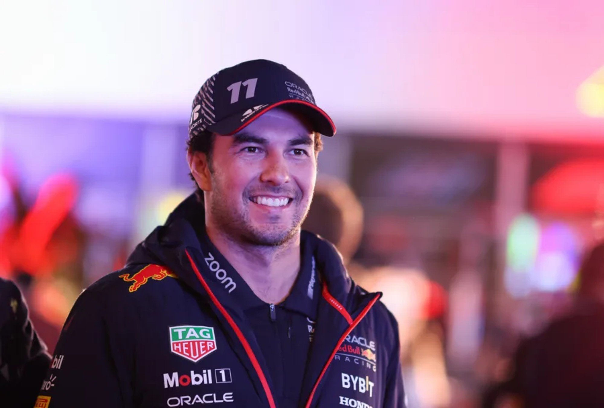 ‘Checo’ Pérez Renueva Con Red Bull Hasta 2026 - Emprendedor