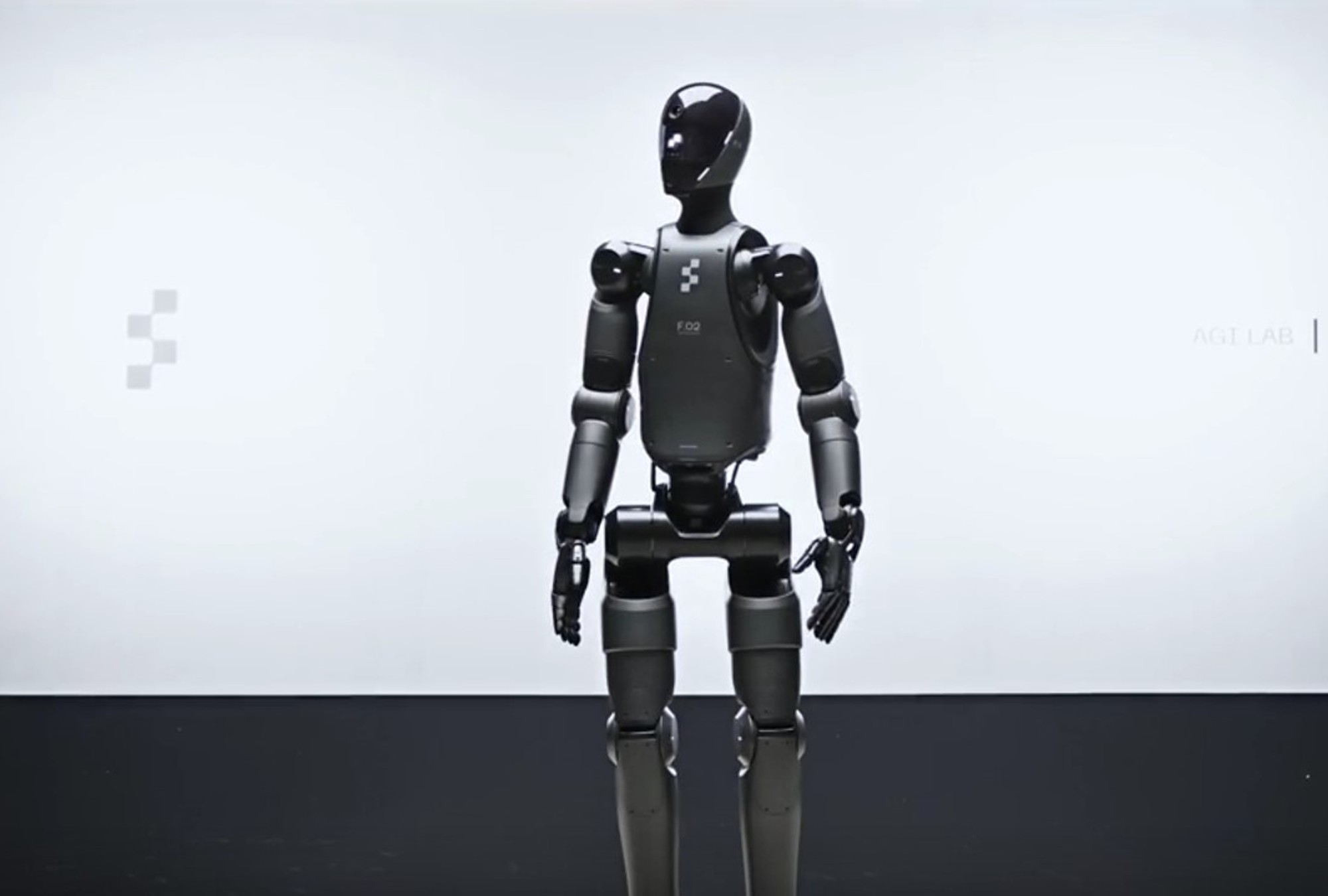 BMW implementa robots humanoides que interactúan naturalmente.