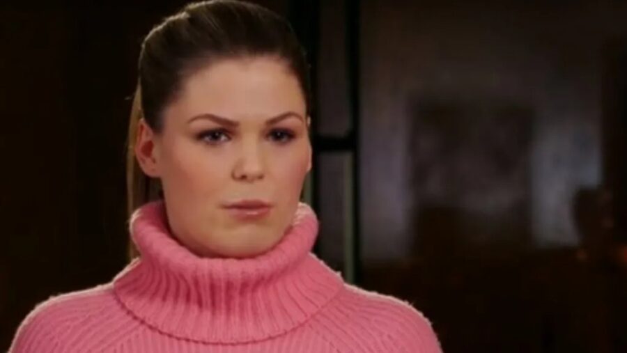 Belle Gibson afirmó falsamente que las terapias alternativas la ayudaron a vencer el cáncer | Imagen: 9 News / 60 Minutes