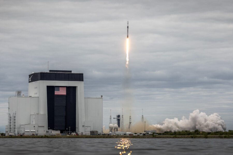 Despegan con éxito los primeros 27 satélites de Internet de Amazon | Imagen: EFE