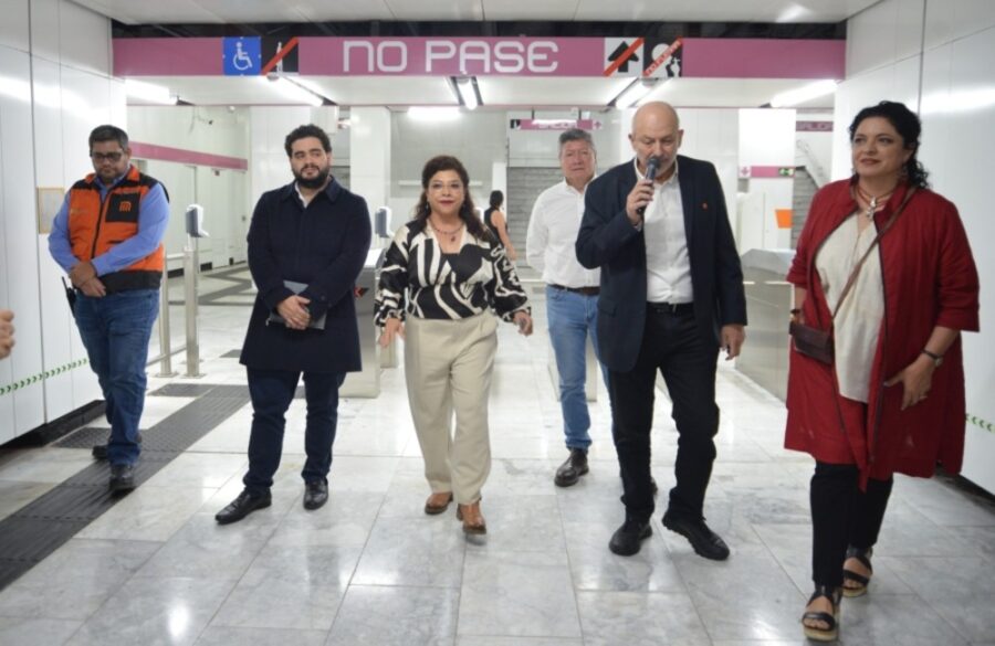 Clara Brugada durante su recorrido | Imagen: Sistema de Transporte Colectivo Metro