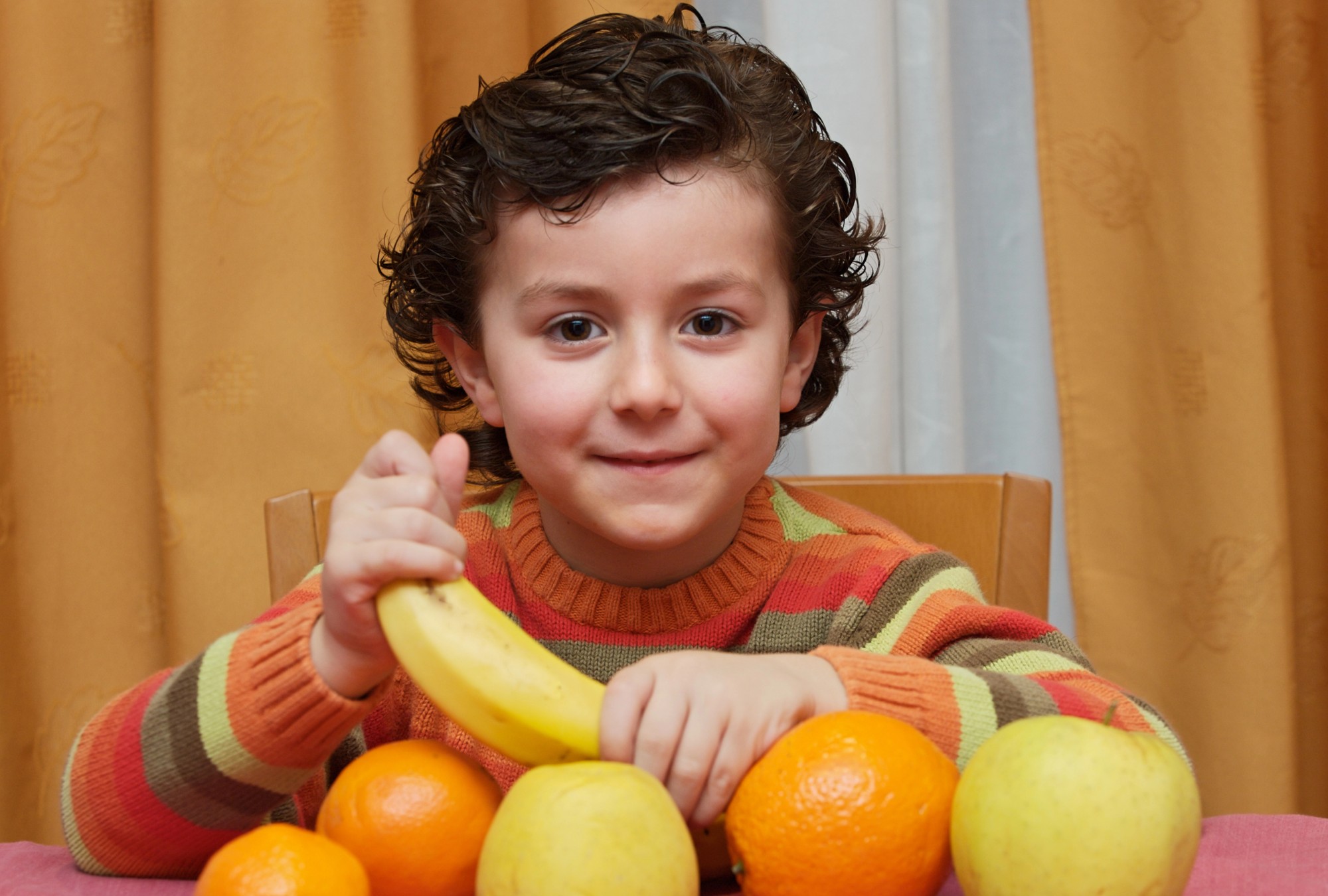 Profeco sugiere colaciones saludables para niños.