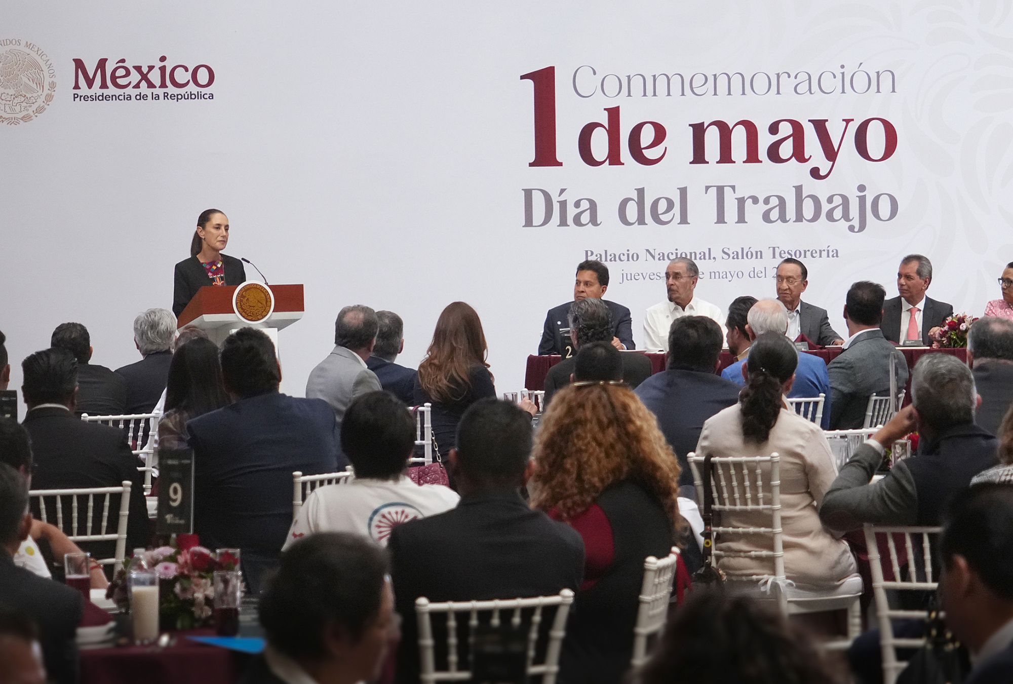 Claudia Sheinbaum anuncia la semana laboral a 40 horas.