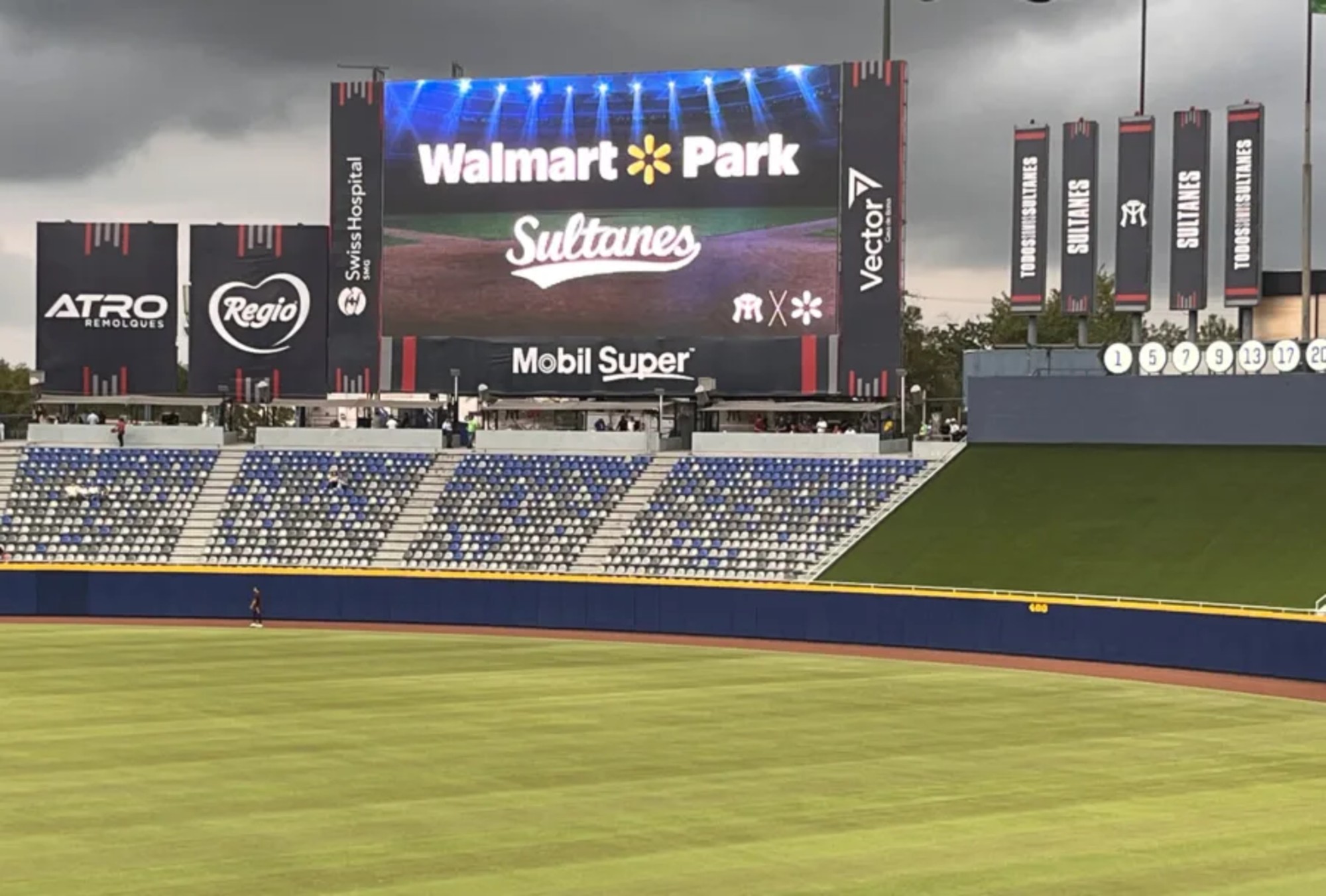 Sultanes de Monterrey estrenan casa: el primer estadio Walmart del mundo.