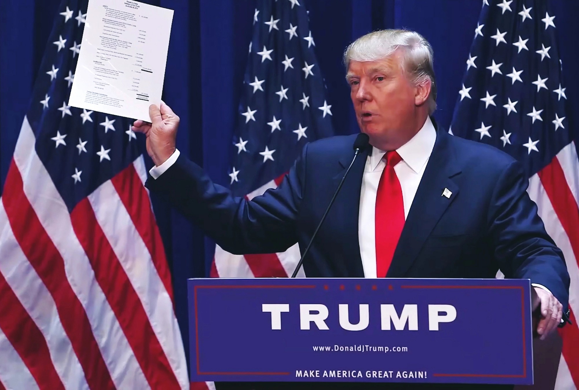 Trump lanza plan contra la "inteligencia artificial progre".