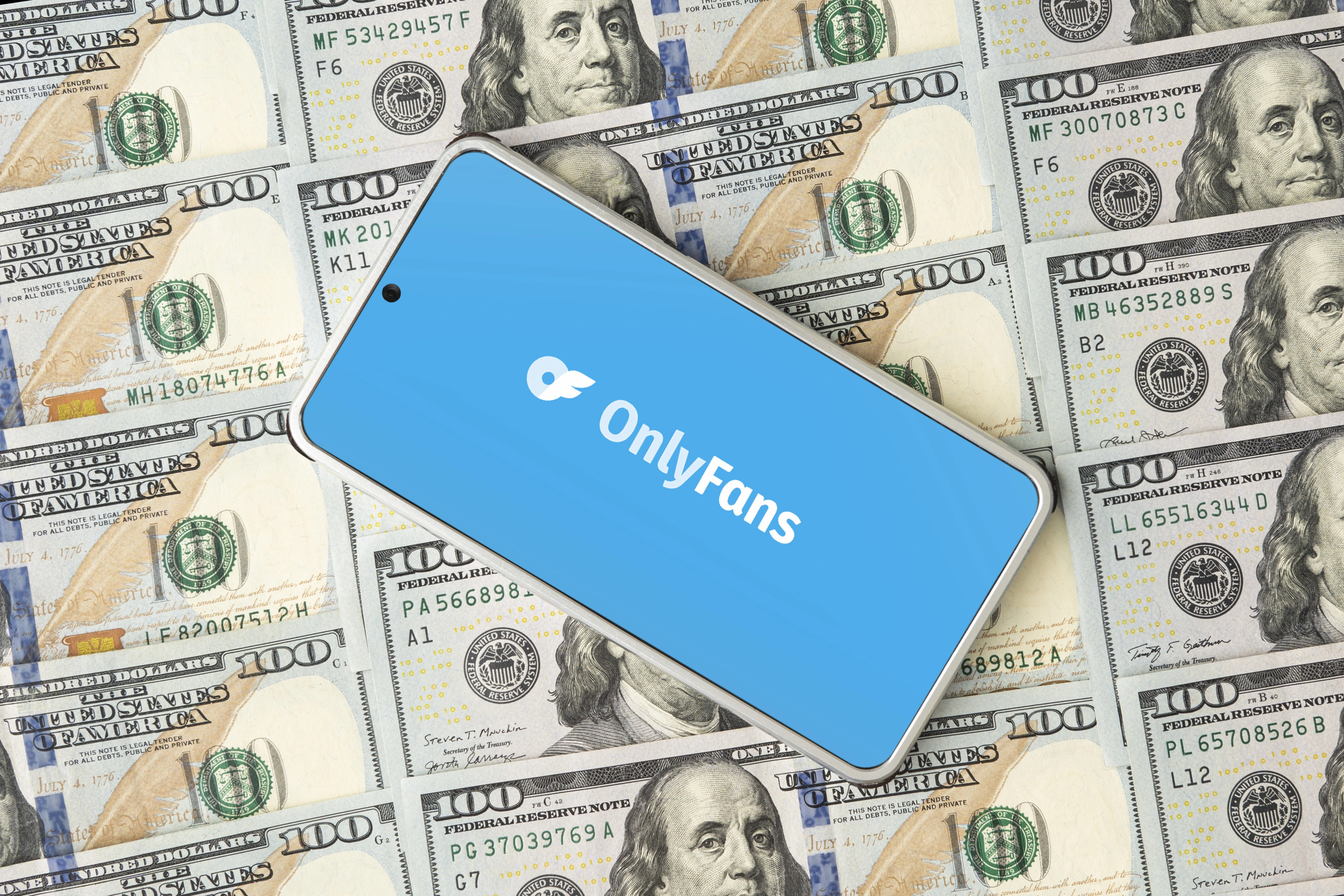 Dueño solitario de OnlyFans negocia su venta por hasta 8 mil mdd