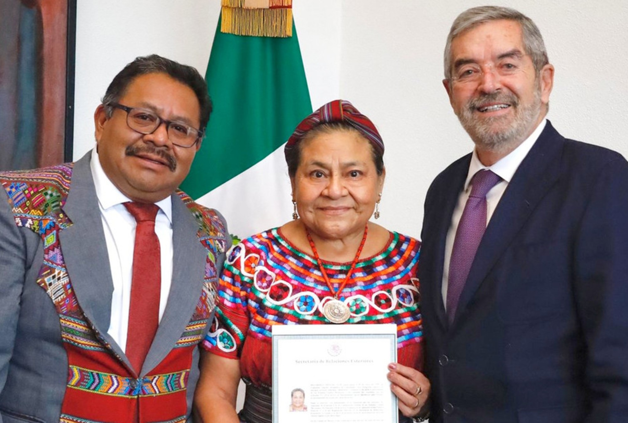 Rigoberta Menchú ya es mexicana.