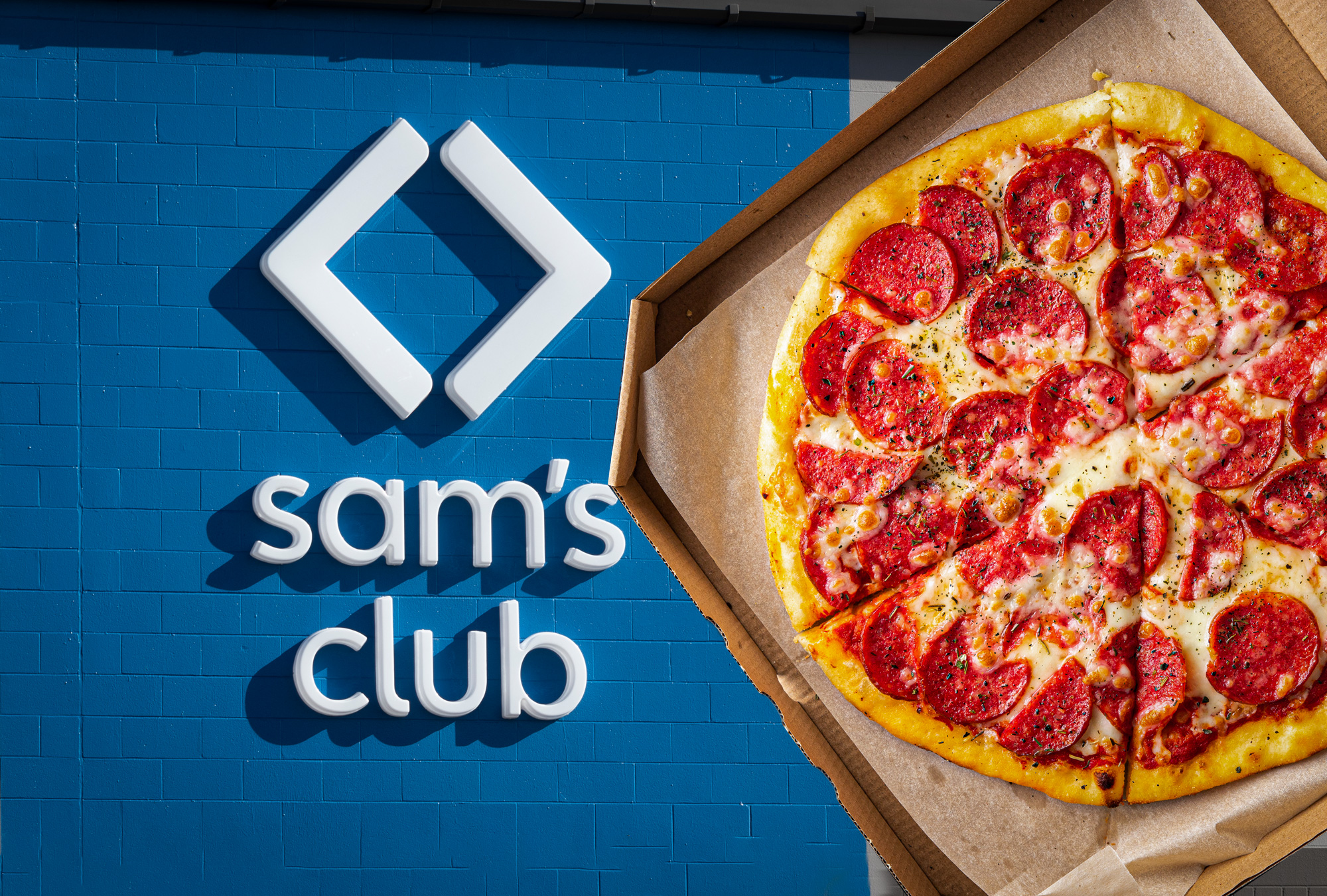 Sam’s Club lanza entrega a domicilio de pizza caliente.