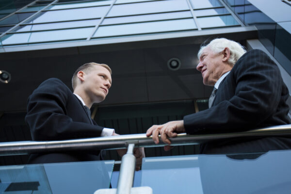 ¿Y si el nuevo jefe tiene 25 años? El poder del mentoreo inverso en las empresas