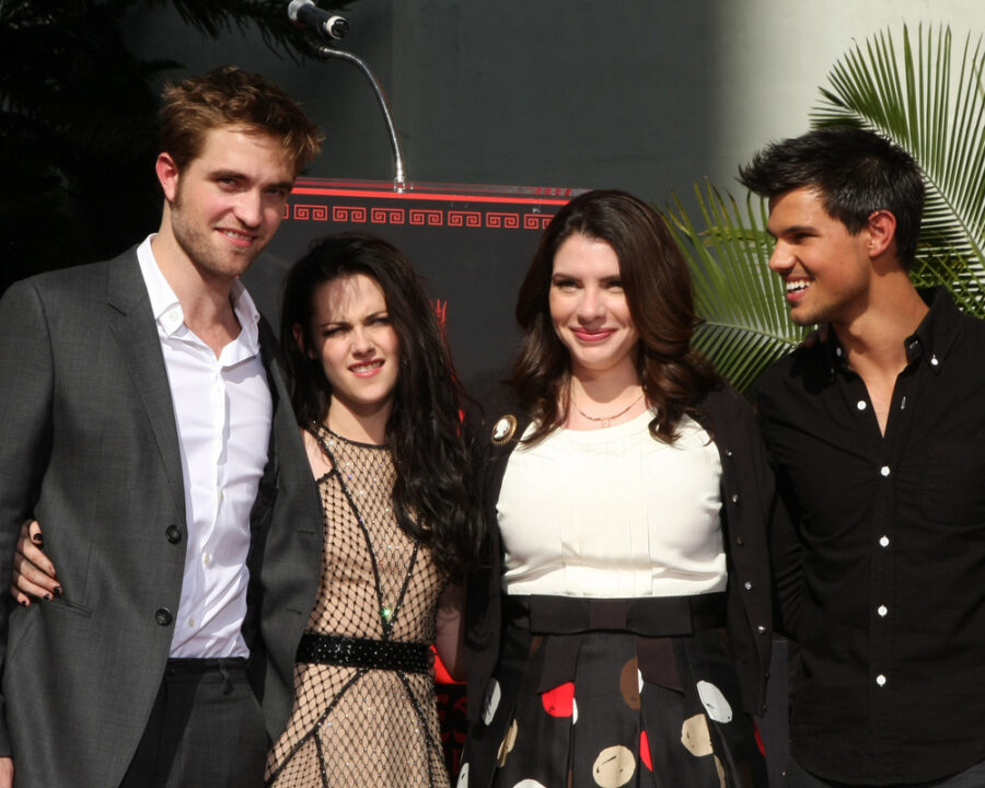 Stephenie Meyer y los actores de 'Crepúsculo' | Imagen: Depositphotos.com