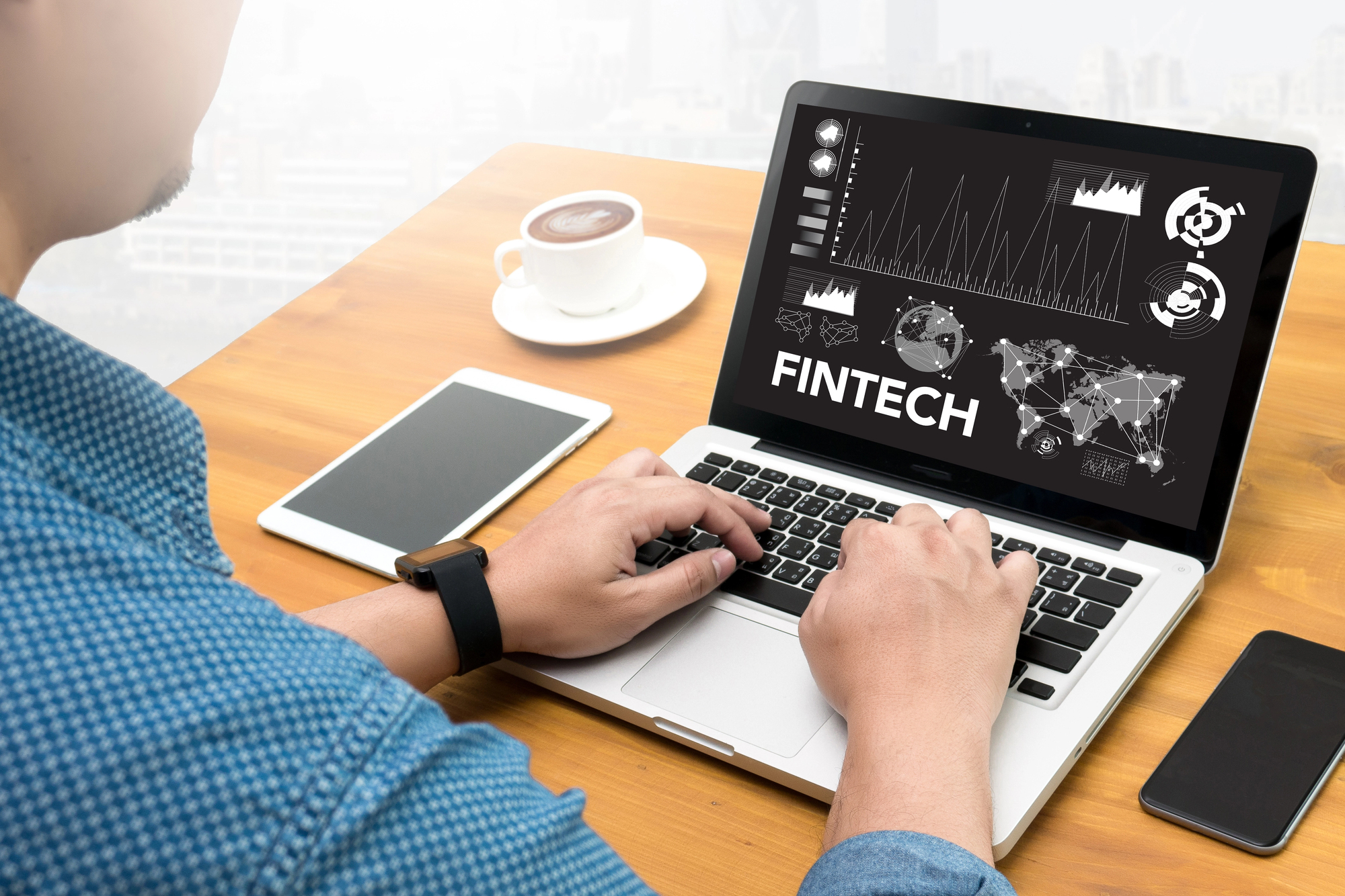 El financiamiento del futuro combina la agilidad de las fintech con la solidez de la banca tradicional.