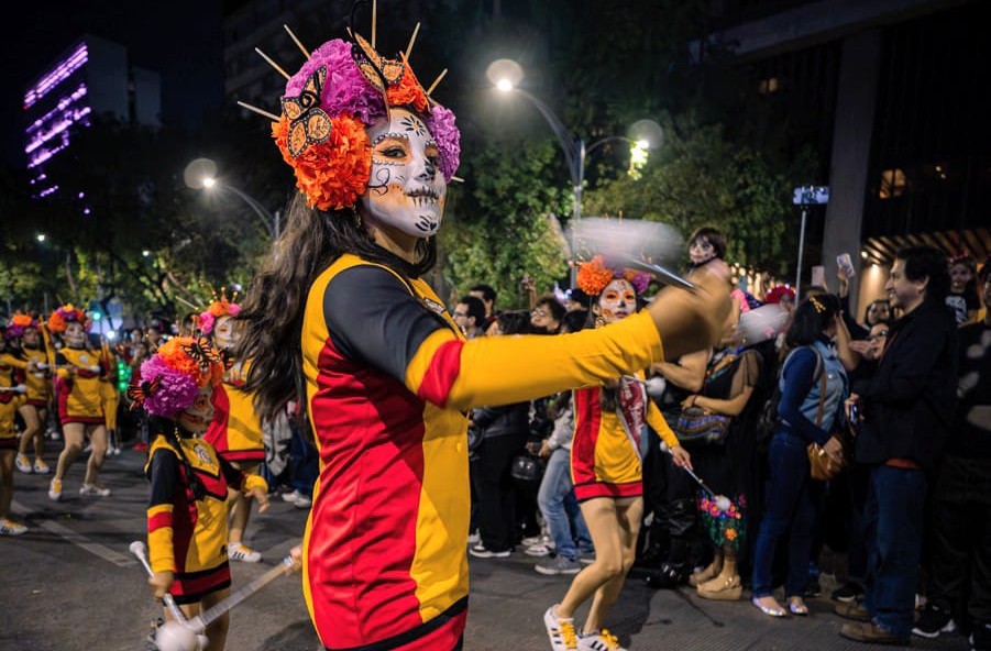 Del Ángel al Zócalo: la Mega Procesión de Catrinas recorre Reforma, Juárez y 5 de Mayo | Imagen: Luis Peagui