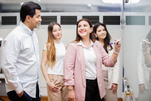 Innovar con sentido humano: el modelo educativo que distingue a la UNIVA