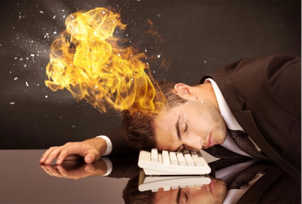 Jornada laboral 996: Silicon Valley copia el horario de trabajo extremo que China prohíbe