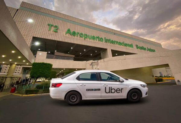 Conductores de Uber podrán operar en aeropuertos