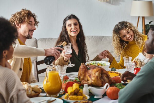 Friendsgiving en México: qué es y por qué ofrece un negocio estacional rentable