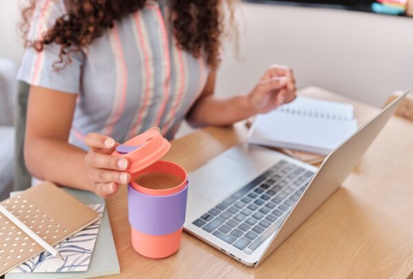 Emprender con propósito: mujeres que crecen a través de la venta directa