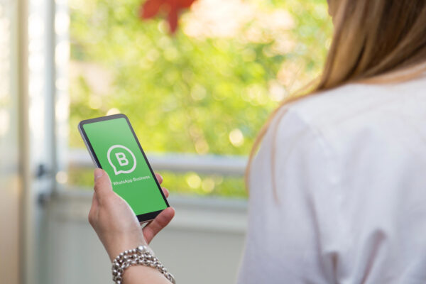 Cómo posicionar tu tienda en WhatsApp y redes sociales con tres estrategias clave