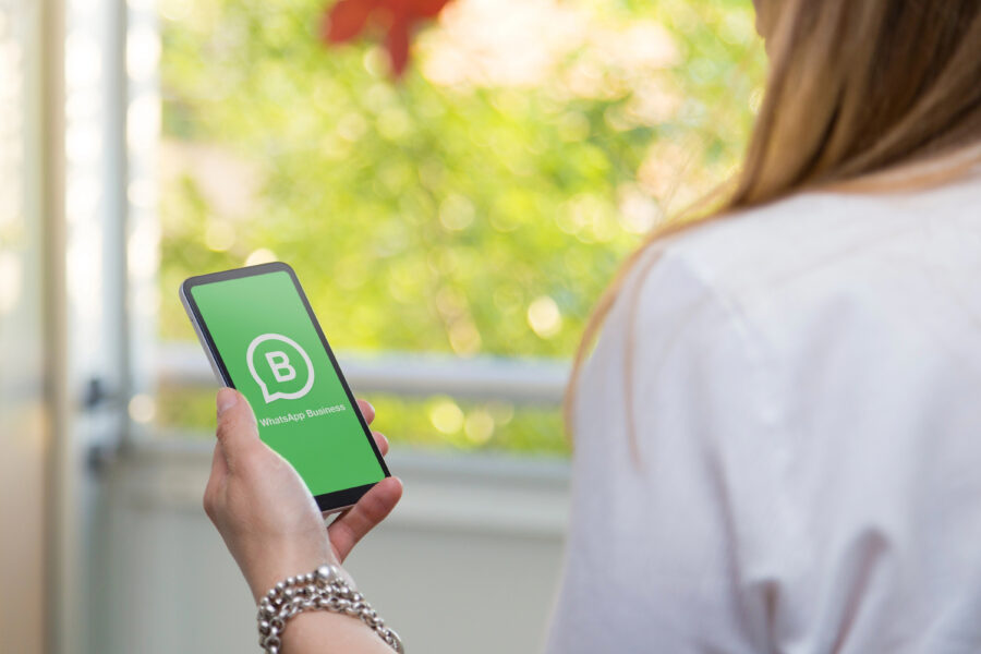 Cómo posicionar tu tienda en WhatsApp y redes sociales con tres estrategias clave