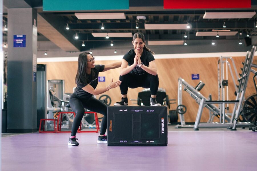 La cadena, identificable por su logotipo morado del corredor, ya suma 100 clubes en 26 estados y opera las 24 horas del día | Imagen: Cortesía Anytime Fitness
