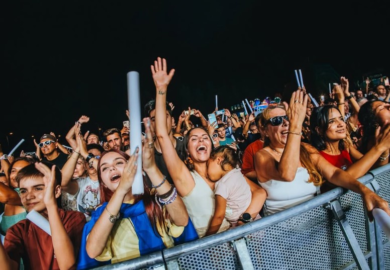 Fe y fiesta: una multitud celebra la unión de espiritualidad y música electrónica | Padre Guilherme vía Instagram